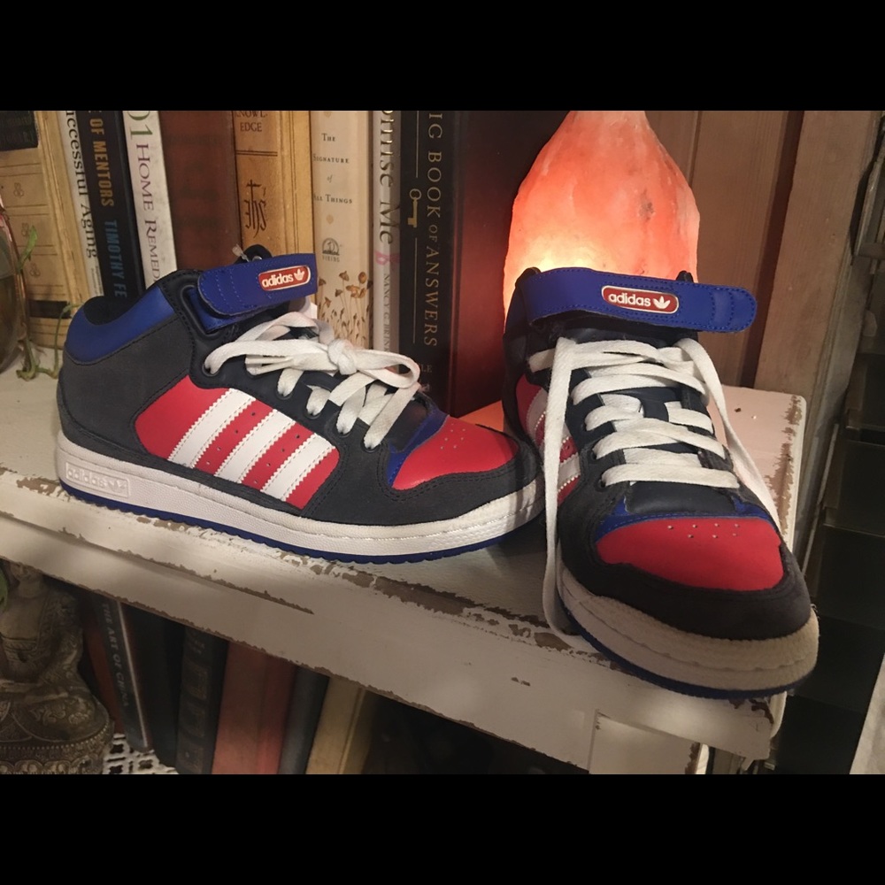 Rare Adidas Mids women’s size 7